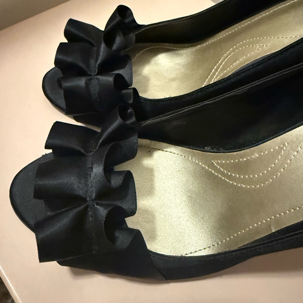 Tahari Black Ruffle Peep Toe Heels - Picture 4 of 5